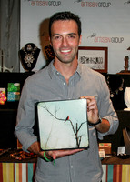 Reid Scott with photograph of Cardinal by The Shutterbug Eye at GBK Primetime Emmys Gift Lounge