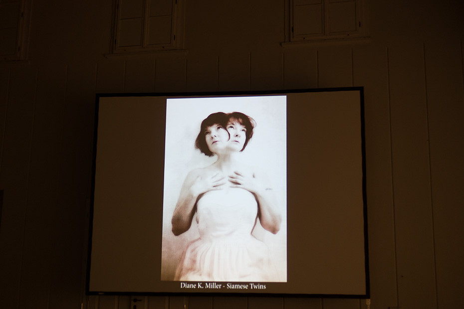 Siamese Twin at Photonic Moments